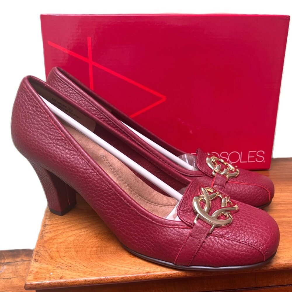 Women's Aerosole Heelrest Enrollment Red Pebble Heels w/ Gold Accent NIB sz 12M